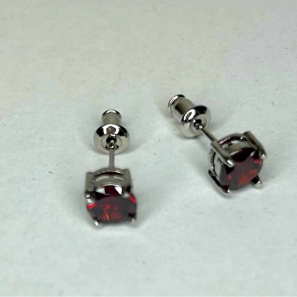 Swarovski Crystal Red Stud Earrings & Jewelry Box New With Tags - Picture 2 of 6